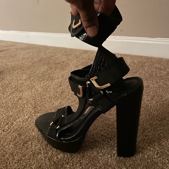 Heels - Picture 4 of 4